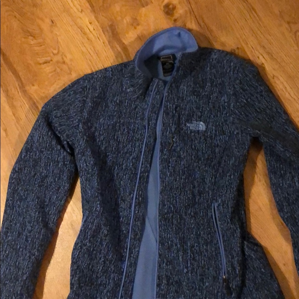 Women’s north face jacket.